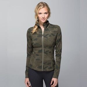 Lululemon Forme Savasana Cuffins Camo Fatigue Full Zip Jacket size 8 EUC